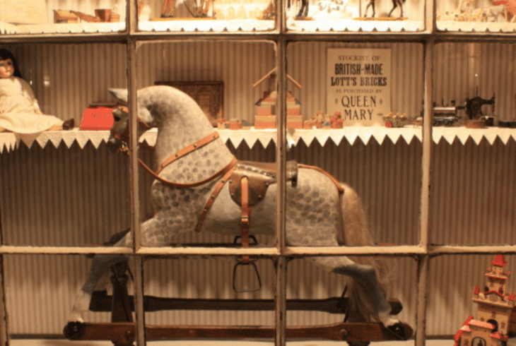 Horse in shop window in Lark Hill Place