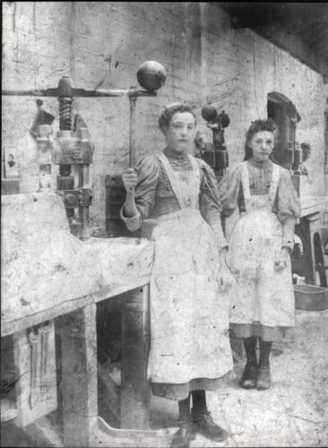 using-a-fly-press-1900
